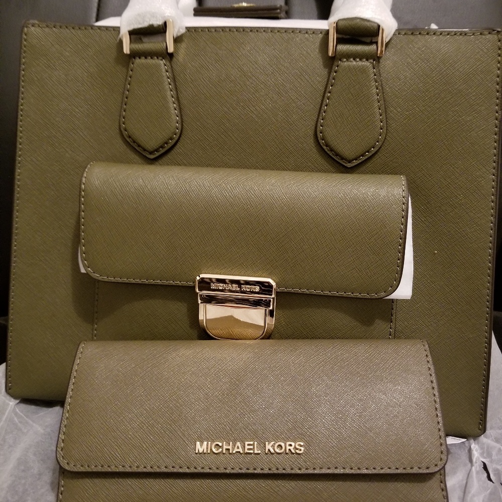 NWT Michael Kors purse and wallet olive in color